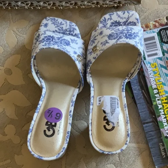 GUESS Women's Gallai Heeled Sandal NWOT - Picture 8 of 12